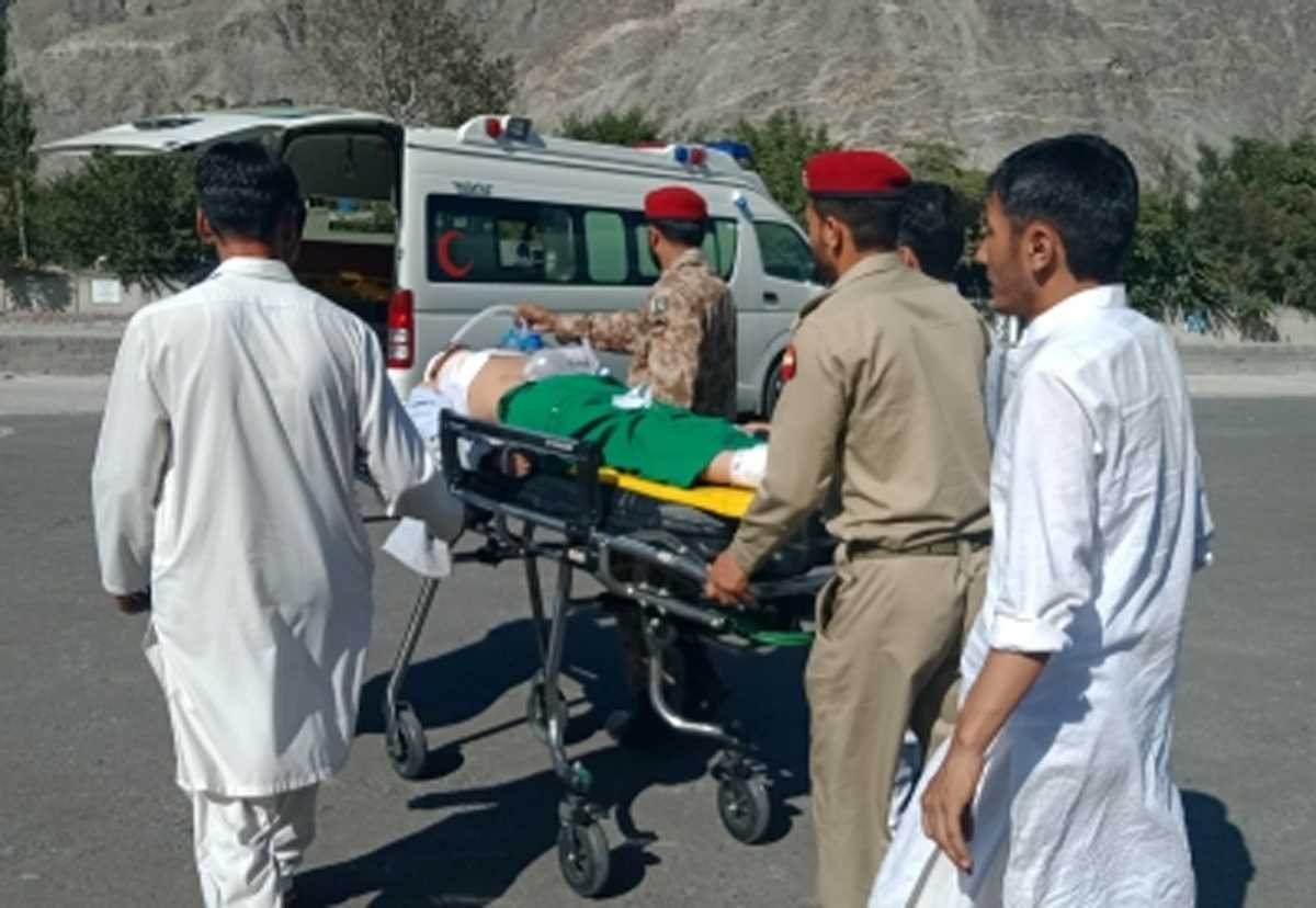 पाकिस्तान में सड़क हादसे में आठ की मौत, 23 घायल